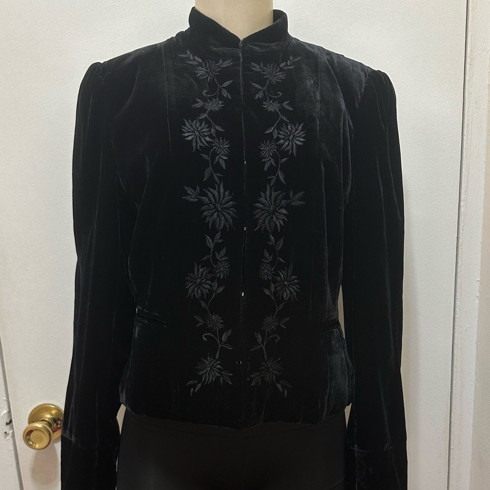 Elegant Black Velvet Jacket with Floral Embroidery Size 8